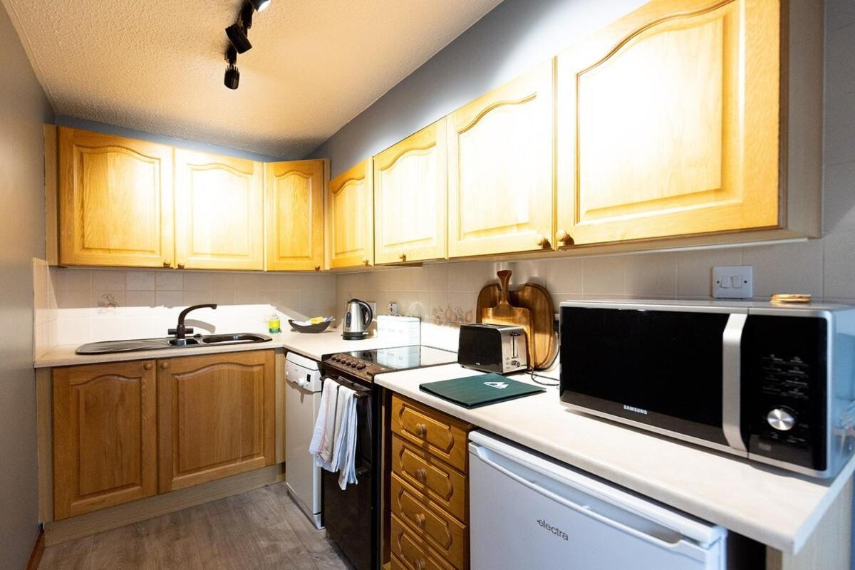 Katherines Court - Spacious Apartment With Rolling Hill Views เคนดัล ภายนอก รูปภาพ
