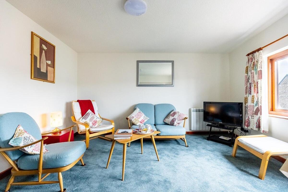 Katherines Court - Spacious Apartment With Rolling Hill Views เคนดัล ภายนอก รูปภาพ
