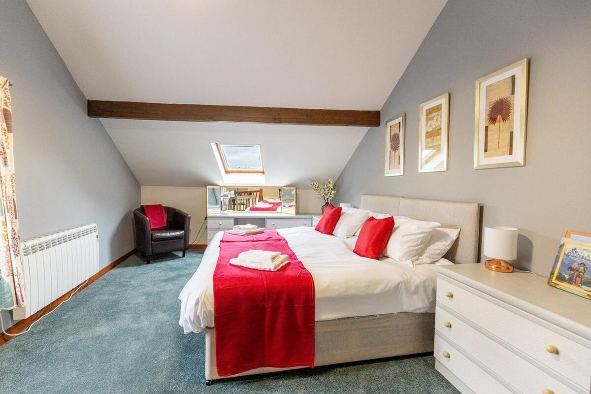 Katherines Court - Spacious Apartment With Rolling Hill Views เคนดัล ภายนอก รูปภาพ